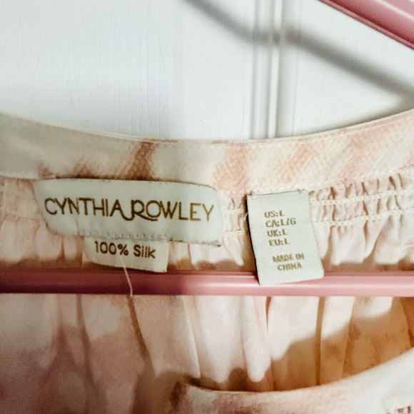 100% Silk long sleeve blouse. Cynthia Rowley. Mauve/ cream print. Size large - Picture 3 of 3